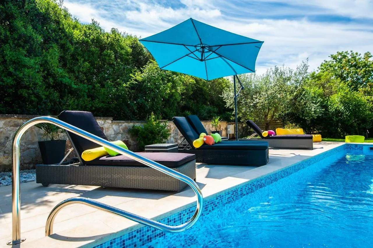 Holiday Home Mara Fondole 0*,