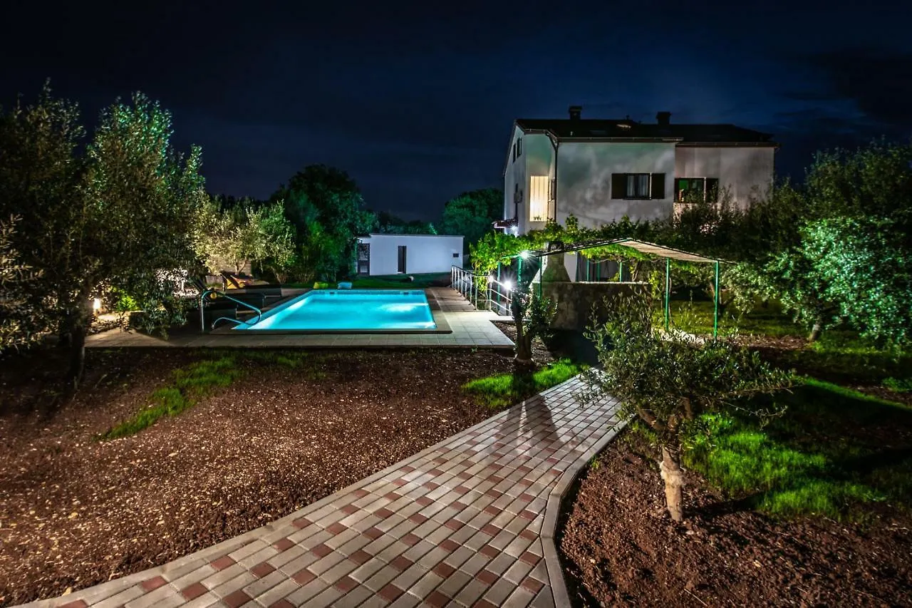 Holiday Home Mara Fondole