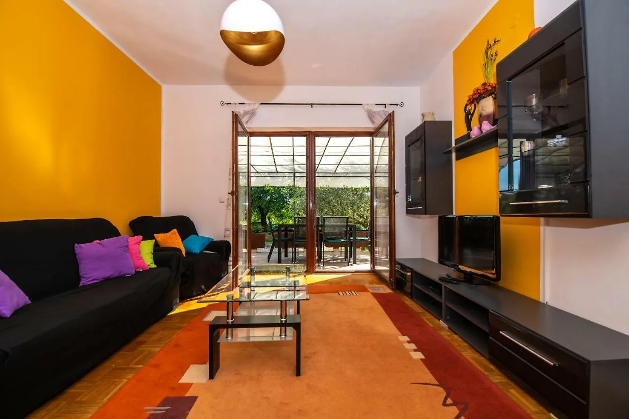 Holiday Home Mara Fondole 0*,